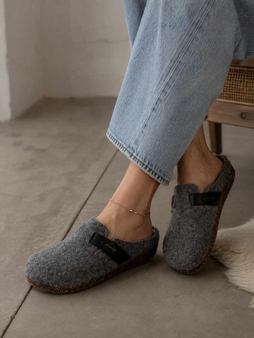 Earth Origins Janet Felt Clogs Women's 7M Gray Wool Mule Slip On NWOT